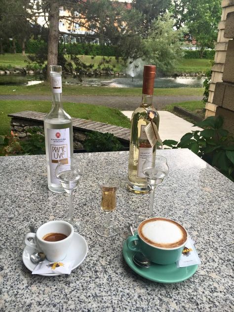 Kaffee und Grappa