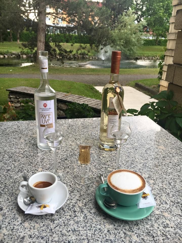 Kaffee und Grappa
