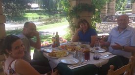 Gäste auf der Terrasse